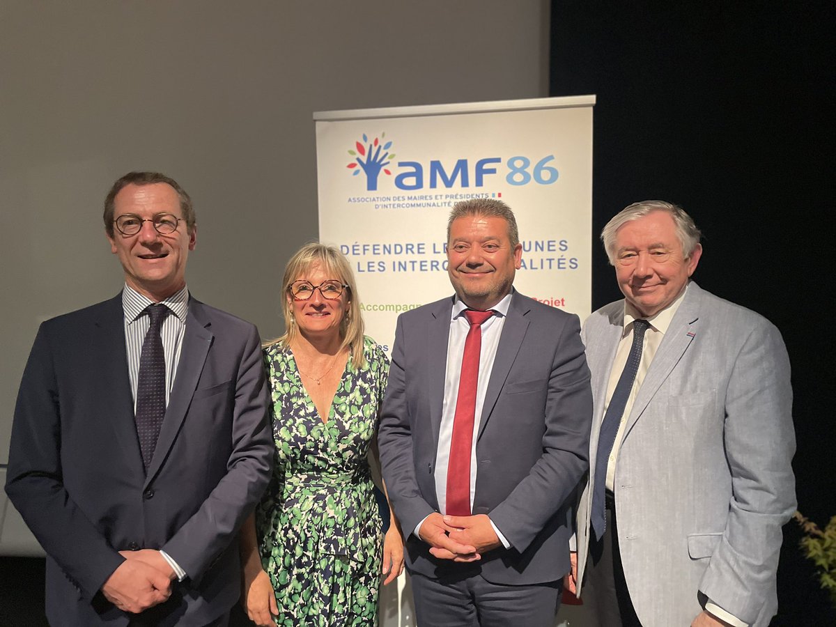 👌Très belle AG de l’<a href="/AMFVienne/">Association des maires de la Vienne</a> à Loudun à l’occasion du centenaire de René Monory.

🇫🇷Des interventions de <a href="/jpraffarin/">Jean-Pierre Raffarin</a>, <a href="/AndreLaignel/">André Laignel</a> <a href="/gerard_larcher/">Gérard Larcher</a> <a href="/AlainPichon86/">Alain Pichon</a> <a href="/brunobelin/">Bruno BELIN</a> prônant un retour à la méthode Monory et la confiance envers les élus ! 

👏🏼 Bravo à <a href="/MARIEBELLAMY/">Marie-Jeanne Bellamy</a> !