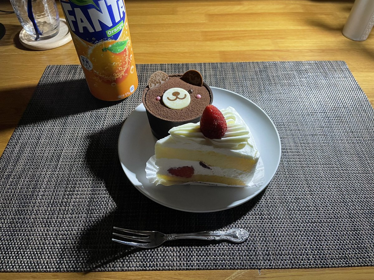 #コウモリの調理場
深夜ケーキ