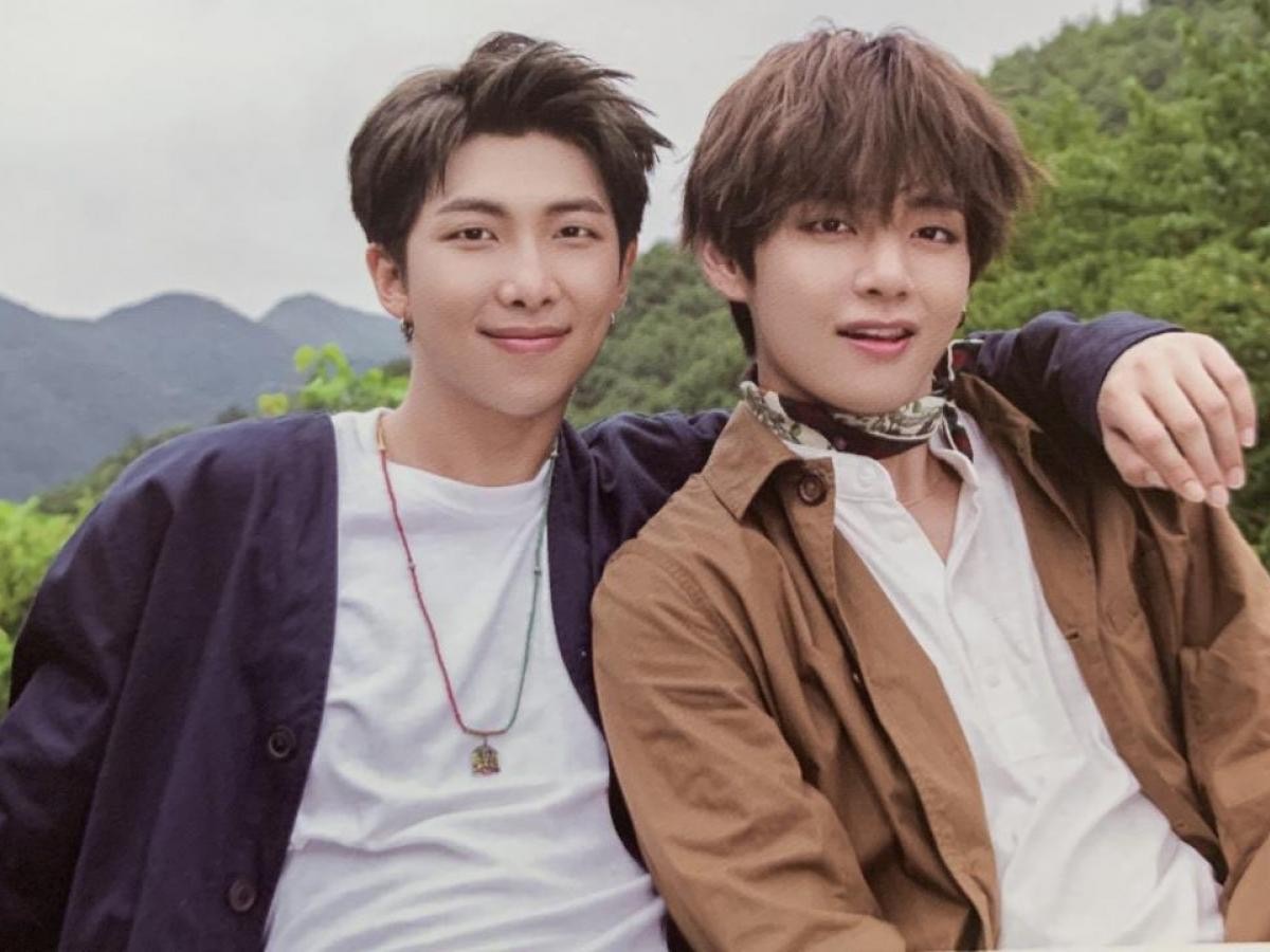 BTSARMY17LY's tweet image. Feliz Sexto Aniversario 4 O' CLOCK💜🌌
Muchas Felicidades!!
Muchas Gracias RM y V (R&amp;amp;V)💜💜💜

#BTS #방탄소년단 #4oClock #네시 #6YearsWith4oClock #네시6주년축하해