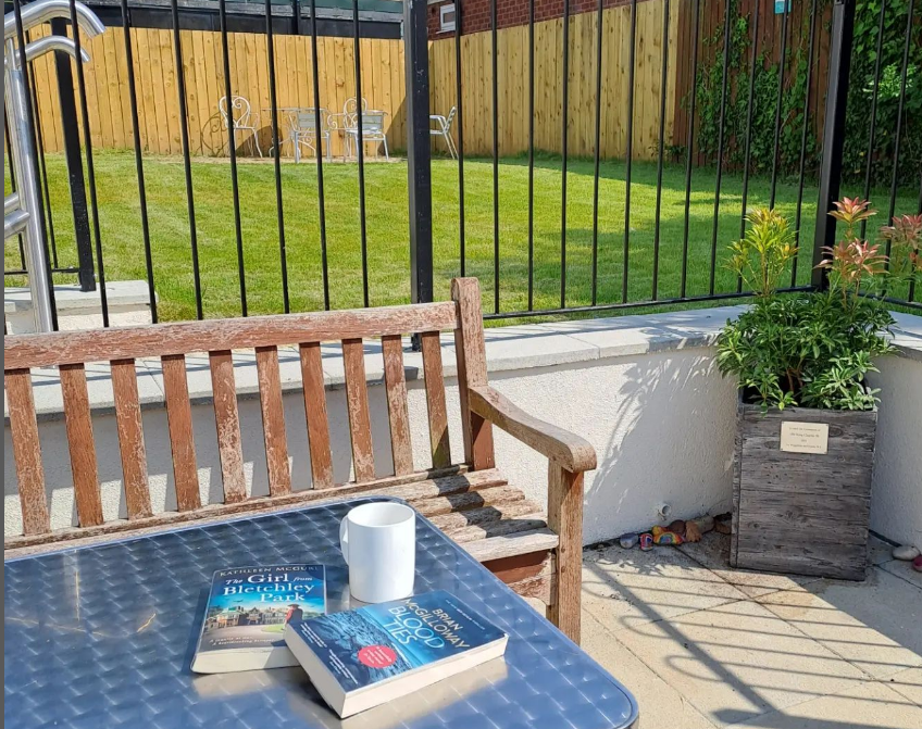 HaxbyExplore's tweet photo. Did you know we have outside seating? You can enjoy your books in the π #outsideseating #haxbylife #wigginton #outsidespace #libraryspace https://t.co/5IecNhdxfX