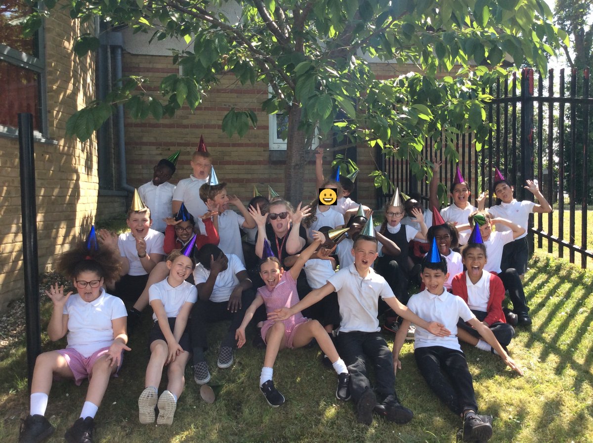 Sycamore Class had the best 'Picnic Party' to celebrate everyone achieving their Silver Award! Here's to a fabulous start of Summer 2 and a great weekend! #HappySnacking #SilverAward #PrimaryFun #SillyFaces #Year4