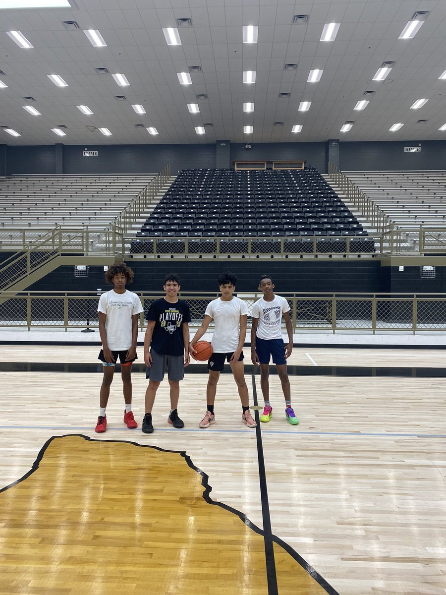 RoyseCityBoysBB's tweet photo. Great Week #1

👑 of The COURT  ➡️ 💰🏀

✅ Trey Reynolds
✅ Sammy Thompson
✅ Martin Contreras
✅ Tim Murray

#Getbuckets🏀 #getbetter🐾 https://t.co/9GZY2S48SD