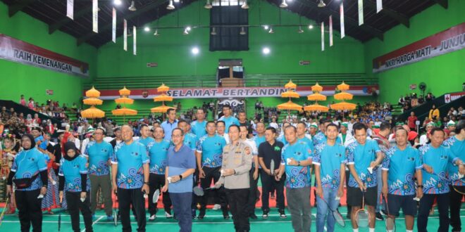 TaselaUpdate's tweet photo. Badminton Kapolda Jabar Cup, Jadi Barometer Bulu Tangkis Di Jawa Barat | Tasik Zone https://t.co/G3x6xvYGhE https://t.co/k9U1ikv1uV