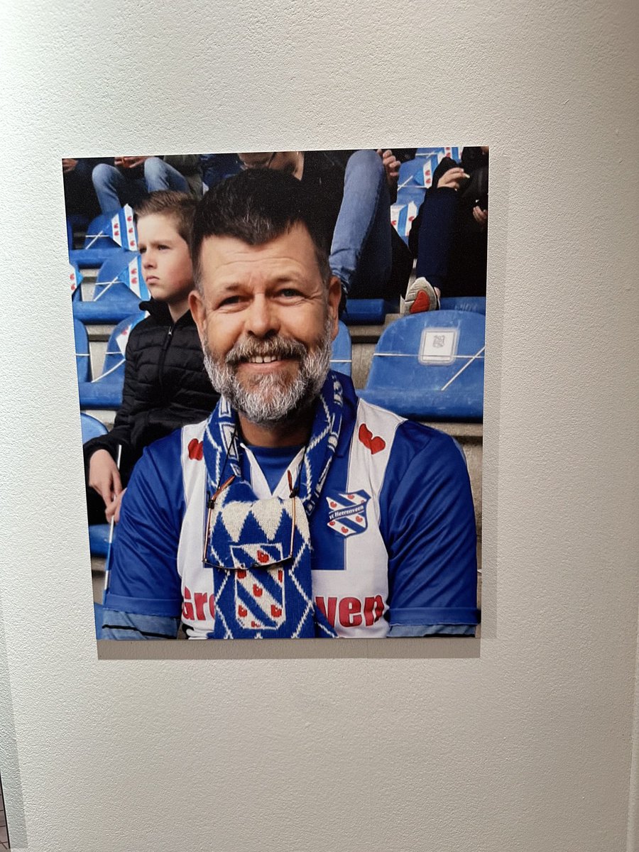 Bij de opening van de expositie “Wij Heerenveen” in Museum Heerenveen. Zo trots op mijn broer die met al zijn beperkingen zo’n mooi plekje bij deze tentoonstelling heeft gekregen 👍