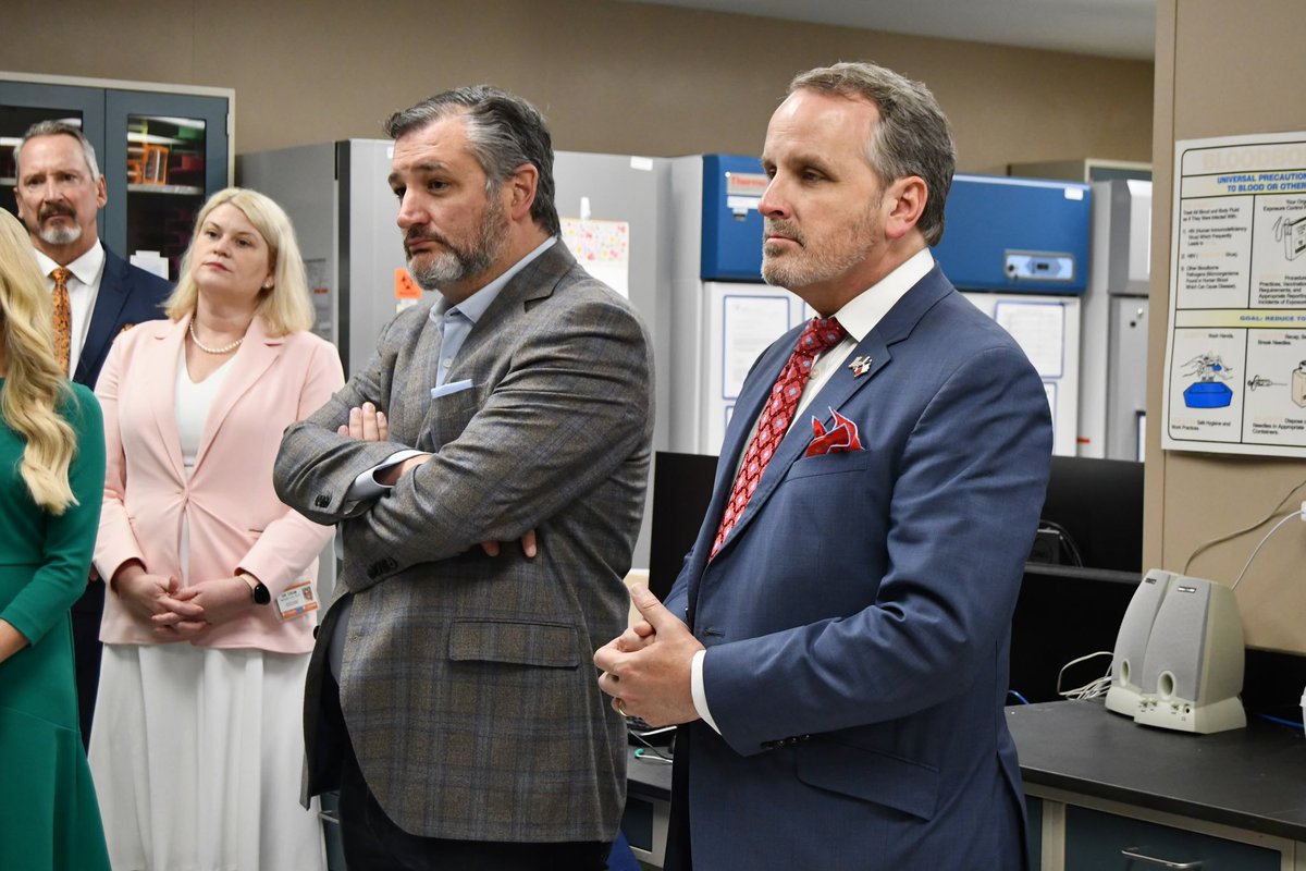 SenBryanHughes's tweet photo. This week Senator @tedcruz and I visited the UT Health Science Center at Tyler. We got exciting updates about the pharmacy school, nursing school, and the new medical school.

Apart from all the health benefits East Texans will enjoy, this will also be a huge economic boom for our region. #txlege #easttexas