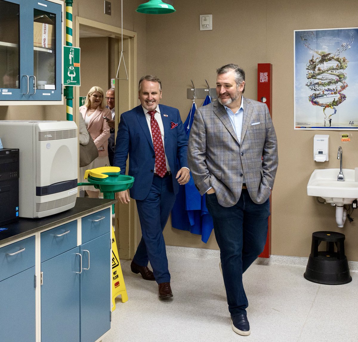 SenBryanHughes's tweet photo. This week Senator @tedcruz and I visited the UT Health Science Center at Tyler. We got exciting updates about the pharmacy school, nursing school, and the new medical school.

Apart from all the health benefits East Texans will enjoy, this will also be a huge economic boom for our region. #txlege #easttexas