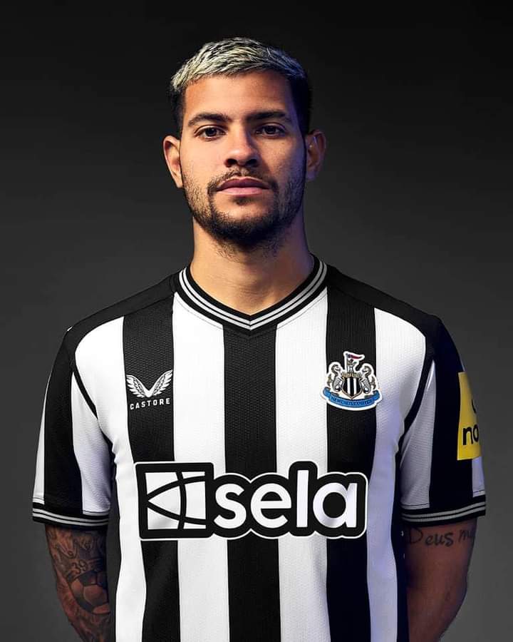 🚨 OFFICIEL : Newcastle dévoile son nouveau maillot domicile pour la saison prochaine.  🖤🤍 #PremierLeague