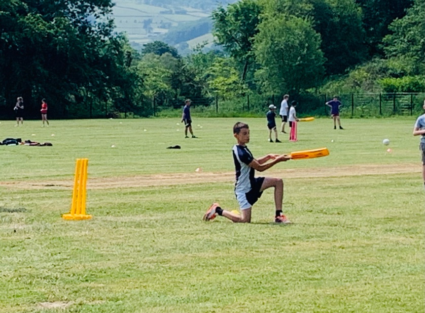 ysgol_y_dderi's tweet image. Perfformiadau gwych gan y ddau dîm criced heddiw yng Ngŵyl Griced Cylch Llanbed. Diolch @CeredigionActif am drefnu 🥈🏅👏🏏 #howzat