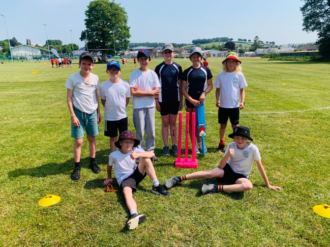 ysgol_y_dderi's tweet image. Perfformiadau gwych gan y ddau dîm criced heddiw yng Ngŵyl Griced Cylch Llanbed. Diolch @CeredigionActif am drefnu 🥈🏅👏🏏 #howzat