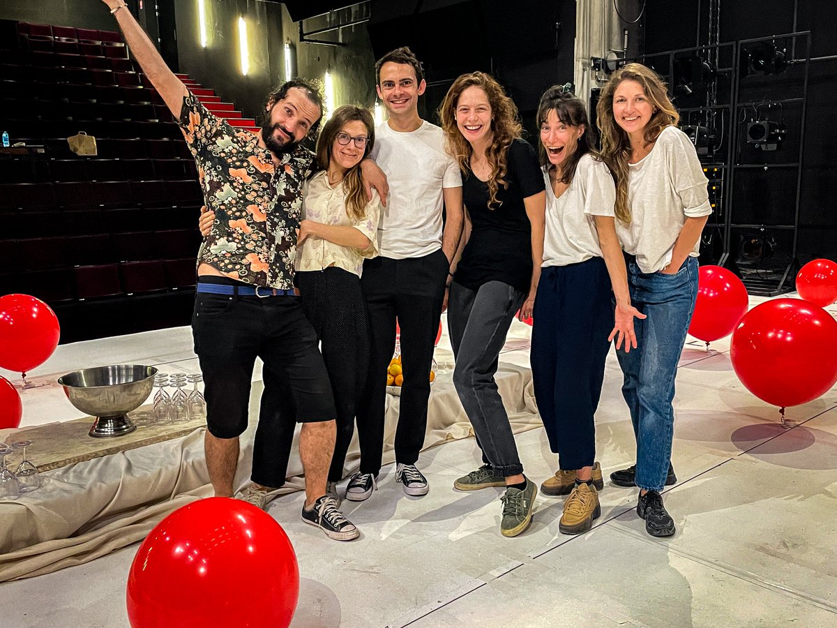 Théâtre Public de Montreuil (@tpmontreuil_cdn) on Twitter photo Grande joie pour les comédien·nes d'𝘌́𝘤𝘳𝘪𝘳𝘦 𝘴𝘢 𝘷𝘪𝘦 d'investir la scène de la <a href="/comedie_bethune/">Comédie de Béthune</a> pour les dernières répétitions avant la création !🎈
👉 𝑬́𝒄𝒓𝒊𝒓𝒆 𝒔𝒂 𝒗𝒊𝒆 de Pauline Bayle | 20 > 23 juin à la <a href="/comedie_bethune/">Comédie de Béthune</a>
👀En juillet au <a href="/FestivalAvignon/">Festival d'Avignon</a> Grande joie pour les comédien·nes d'𝘌́𝘤𝘳𝘪𝘳𝘦 𝘴𝘢 𝘷𝘪𝘦 d'investir la scène de la <a href="/comedie_bethune/">Comédie de Béthune</a> pour les dernières répétitions avant la création !🎈
👉 𝑬́𝒄𝒓𝒊𝒓𝒆 𝒔𝒂 𝒗𝒊𝒆 de Pauline Bayle | 20 > 23 juin à la <a href="/comedie_bethune/">Comédie de Béthune</a>
👀En juillet au <a href="/FestivalAvignon/">Festival d'Avignon</a>