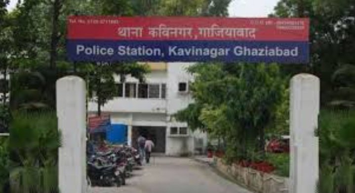 #Ghaziabad: गाजियाबाद से दिल दहलाने वाली खबर, थाना कविनगर क्षेत्र के गोविंदपुरम में एक महिला योगिता ने दूसरी महिला सरिता का गला काटा, घायल महिला को गंभीर हालत में सर्वोदय हॉस्पिटल में कराया भर्ती, गला काट कर महिला हुई फरार। 

<a href="/Uppolice/">UP POLICE</a> <a href="/ghaziabadpolice/">POLICE COMMISSIONERATE GHAZIABAD</a>