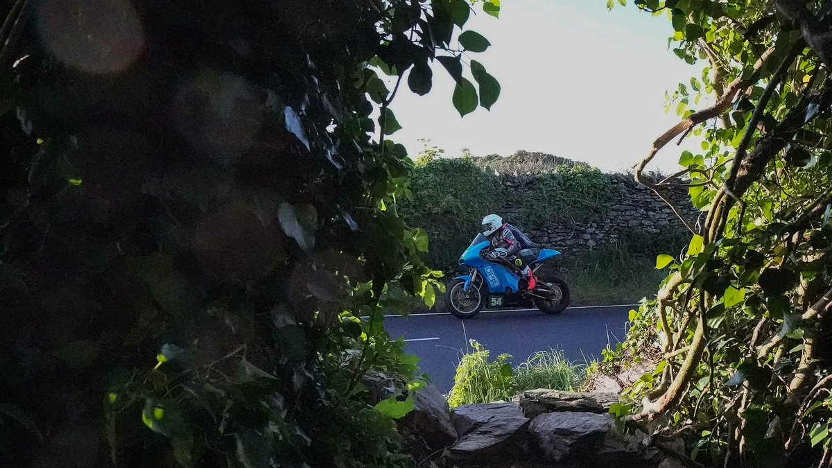 ttracesofficial's tweet photo. Newcomer Jack Petrie looks mega out on the supertwin 😍

#TT2023 #TTPlus #TTLive @carolenashbikes https://t.co/OZVHQNHbmE