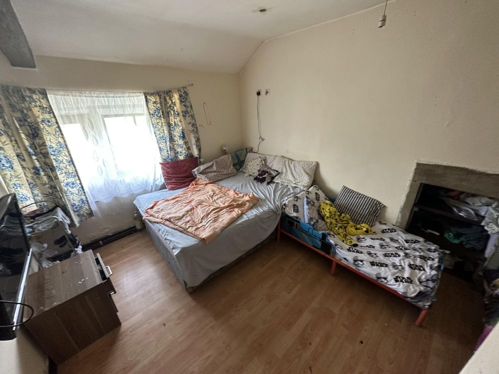 NEW TRADITIONAL AUCTION LOT - GUIDE PRICE; £65,000
- THREE BEDROOM END-TERRACE
- GRADE II LISTED
- REQUIRES MODERNISATION
- TENANTS IN SITU
- EPC - E
- COUNCIL TAX - C
sharpesauctions.co.uk/property/634-g… 
#propertyauction #propertyauctioneers #yorkshireproperty