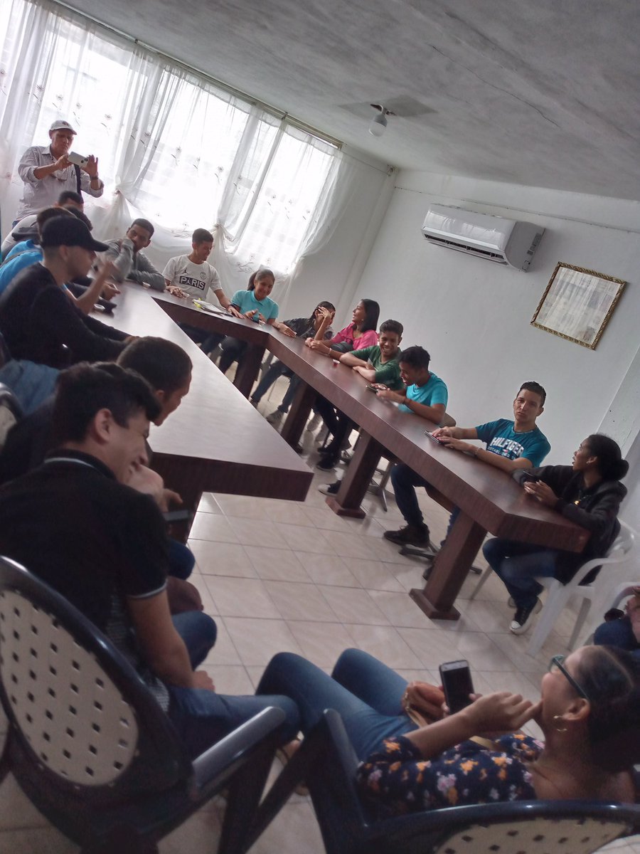 Nuestros Jóvenes exigieron atención inmediata al Sector Universitario. Presupuestos ajustados a la realidad económica del País, condiciones salariales dignas para todos los Docentes. Manifestaron su apoyo a las propuestas de nuestro Candidato <a href="/prospericarlos/">Carlos M. Prosperi</a> .