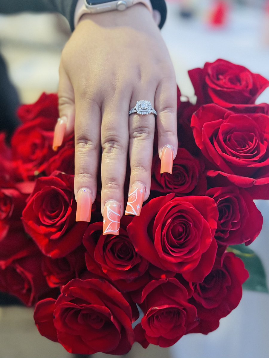xomaddyyyy's tweet photo. im a whole ass fiancé 😭! https://t.co/GYCWDcuWCv