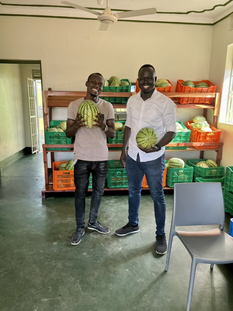 Today I met my brother, @razakomia. The founder of @OmiaLtd. #FeedingtheNation and beyond 🥗 🍅 🥕 🥬🍉 🍍 👌🏾 

I cant wait to learn more about #agribusiness from you and develop a possible #partnership😎