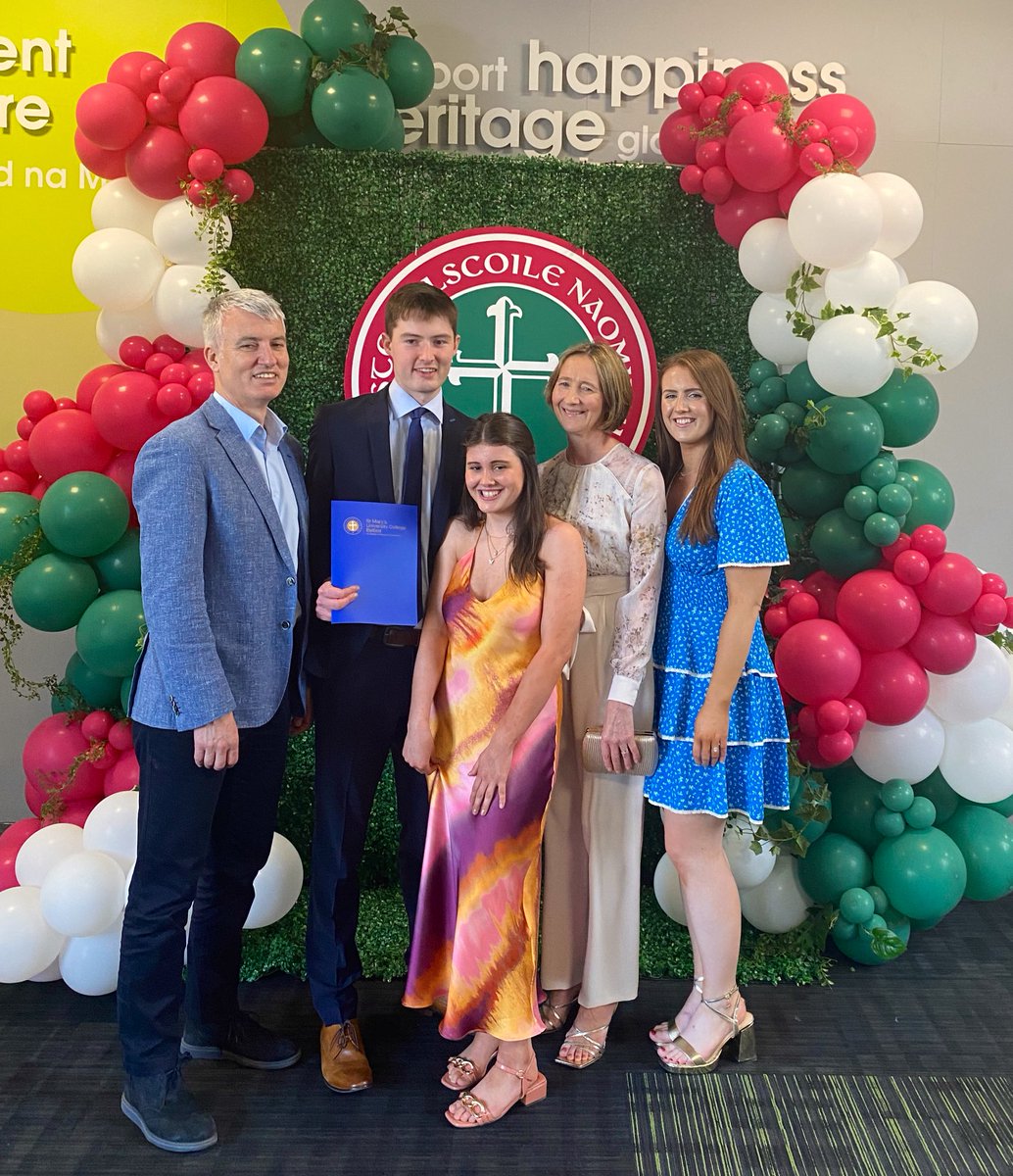 StMarys_Belfast's tweet image. A great day at St Mary’s for our Irish-Medium Teacher Education Commencement Ceremony.🥂🍾 #Rang2023 #Class2023