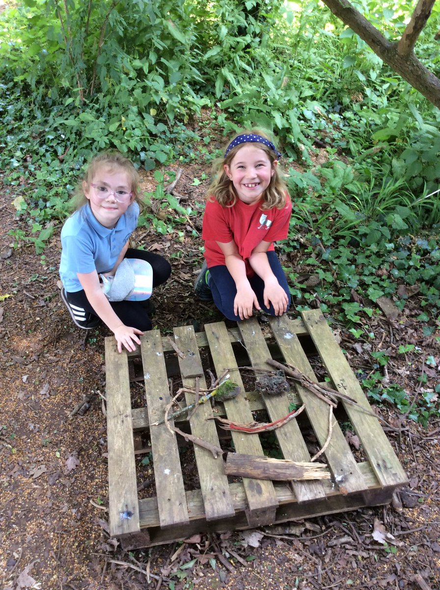 HambrookSchool's tweet photo. This afternoon #hambrook2 had a fantastic first forest school lesson with Mrs Appleton-Smith! They found treasures and made keepers of the forestπ https://t.co/40H9tQWcQq