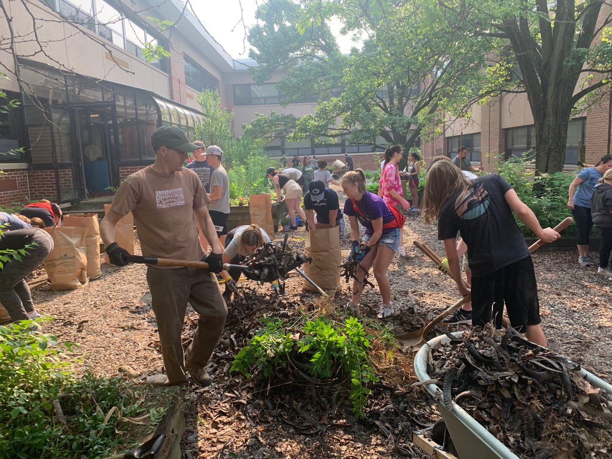 What a difference a few hours of work and many helping hands can make! Thank you to all of the individuals who volunteered to help clean up our courtyard yesterday. The results are stunning! 🌸