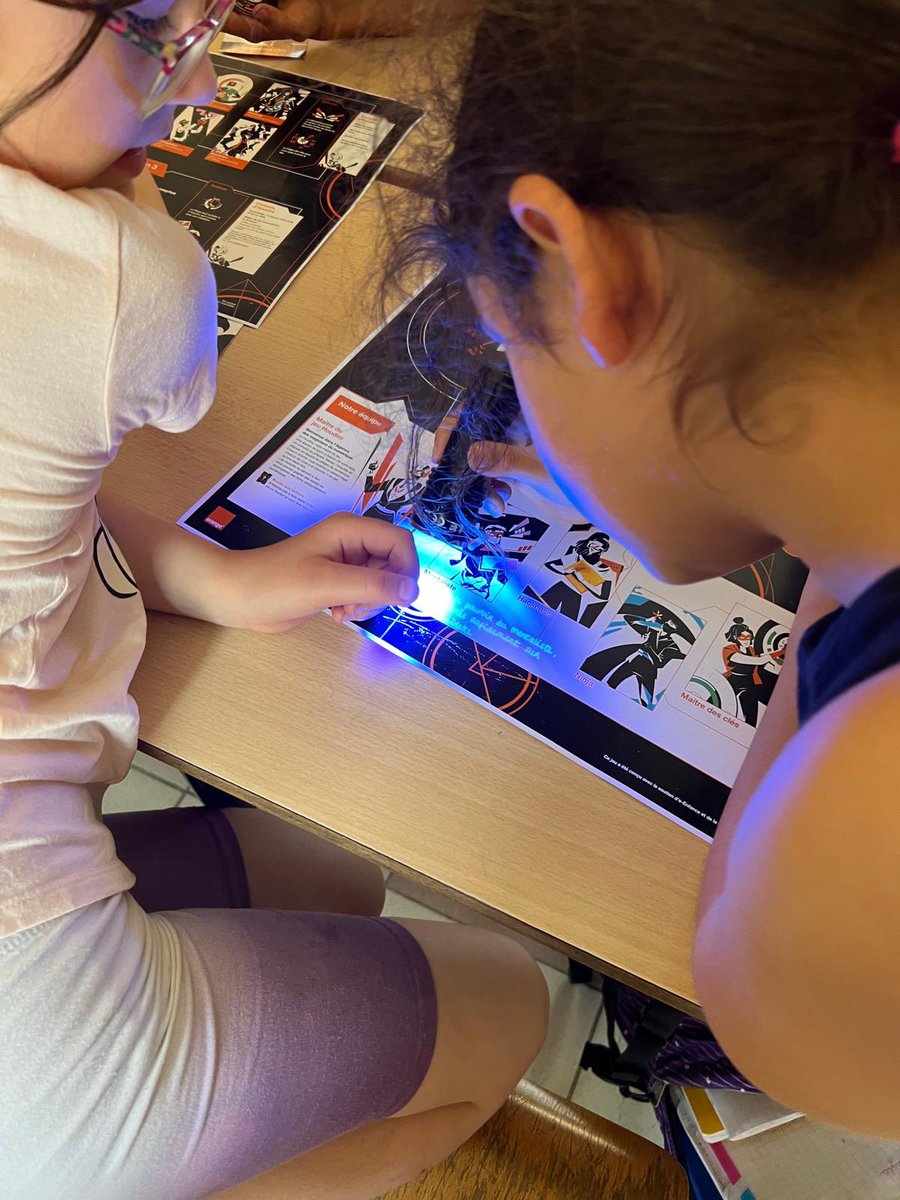 OrangeBFC's tweet image. Les Magiciens du numérique, un escape game d’Orange qui sensibilise aujourd’hui les enfants de l’école élémentaire de Villevallier dans le @Departement89 face aux dangers du numérique. 
Des ateliers dans le cadre du programme #OrangeDigitalCenter