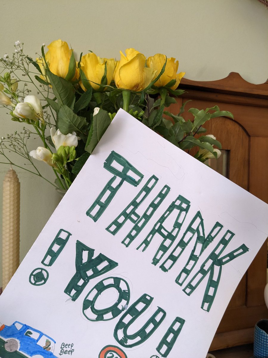stockps_parents's tweet photo. Our Road Safety Partnership Working Group brings together parents, pupils, staff & community leaders. Today our P6/5 class of Junior Road Safety Officers said thank you with flowers to parents Kirstie, Louise, Judy, Lucy, Phoebe & Jenny for all their work on #safeslowstockbridge https://t.co/SgNw9zZkjo