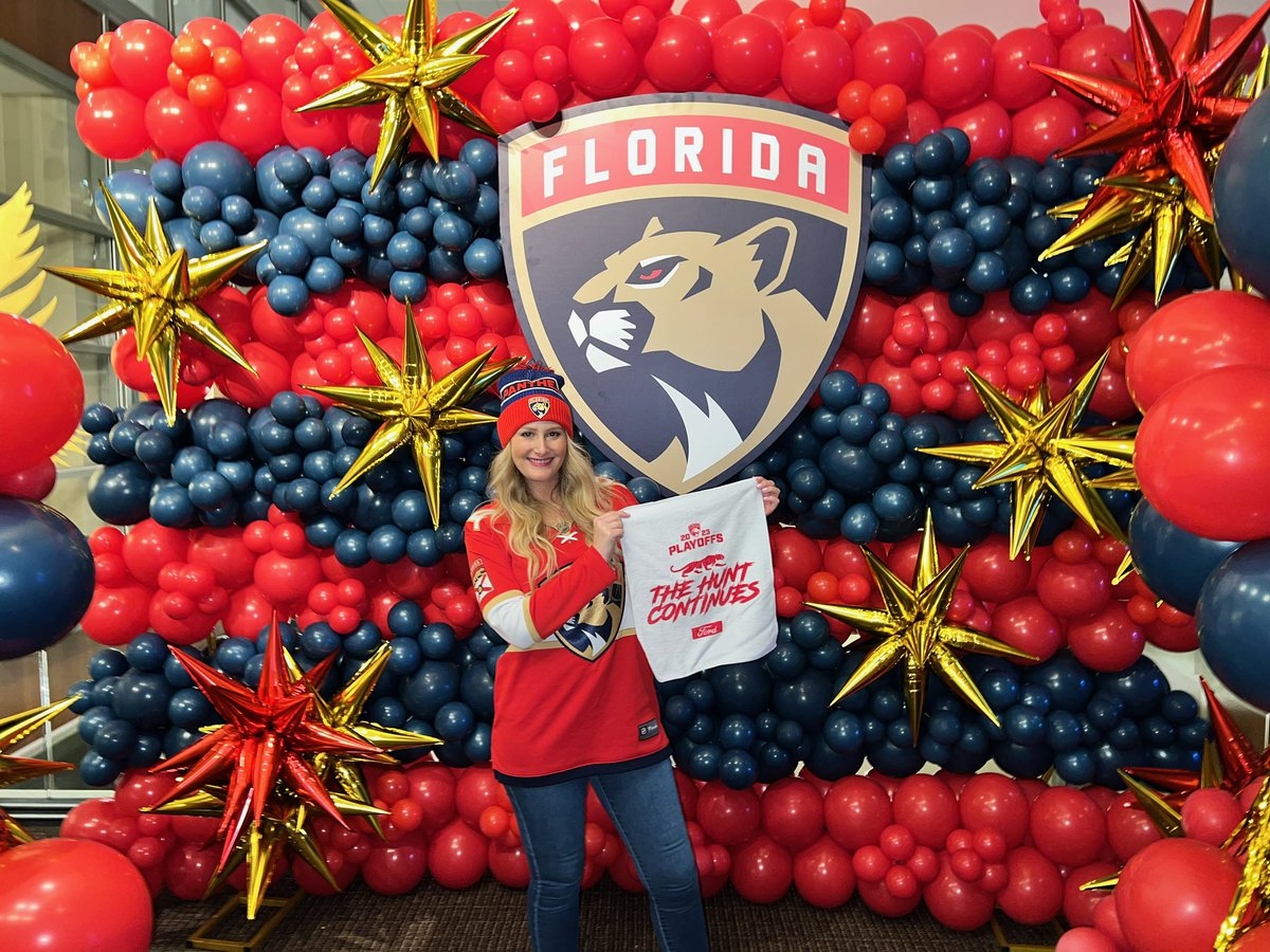ashleewolf_'s tweet photo. Scratched off going to a Stanley Cup Final game from the bucket list. What a game! ❤️🐱#GoCats #TimeToHunt https://t.co/Na01AdDH39