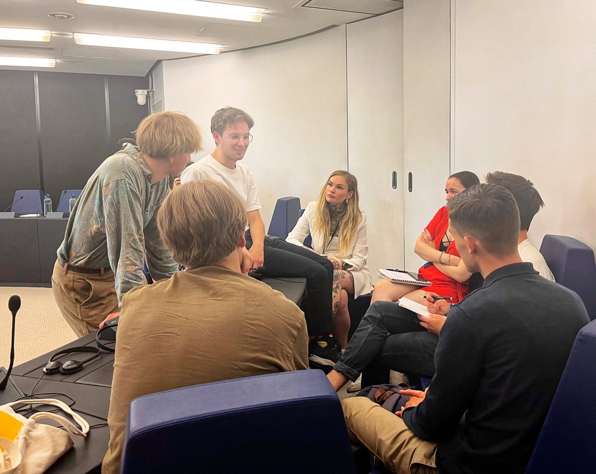 ojala_annika's tweet photo. Powerful session on #climate justice by Sámi youth at #EYE2023

There is nothing just about destroying #Indigenous land in the name of growth.

We need to rethink our economy, have less dependency on resources &amp; collectively act NOW.

For people and planet. https://t.co/XQNEWBPnGA