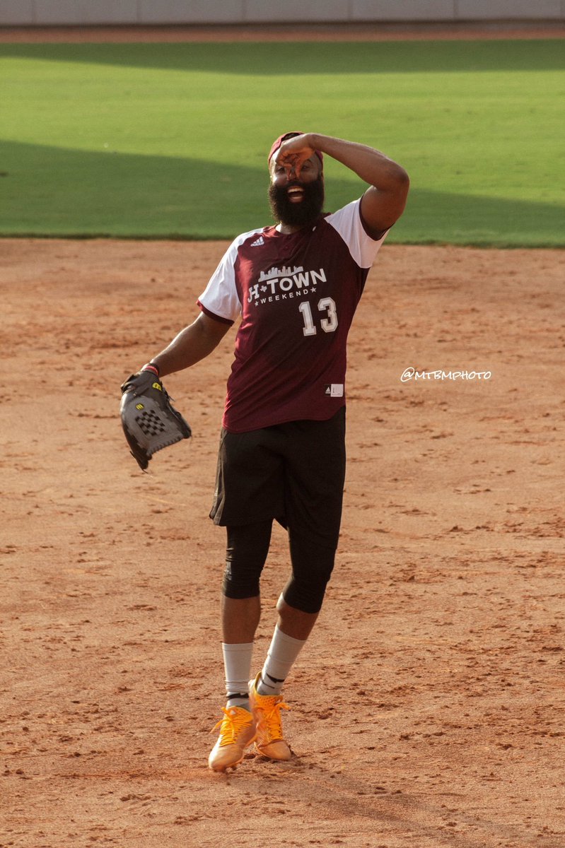tarithecreator's tweet photo. 🔸Chris Paul, James Harden e Travis Scott num jogo de softball pelo #JHTownWeekend.⚾️🤘 https://t.co/V2JyOrLjCT