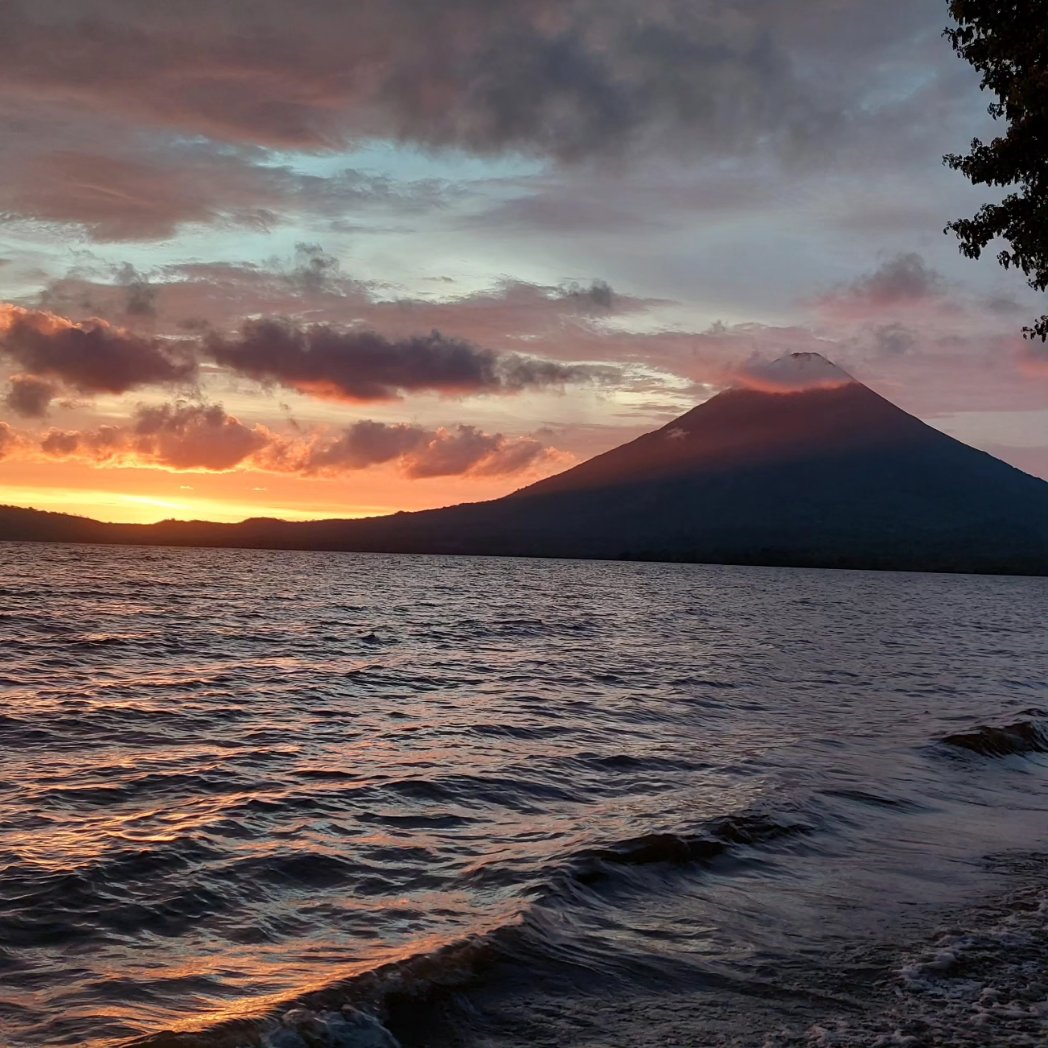 daveandbecca's tweet photo. Nicaragua really is "the land of lakes &amp; volcanoes"! 

The beautiful lake island of Ometepe is full of nature. We spent our days swimming in the lake, kayaking, bird &amp; wildlife watching 🐊🦦🐢🐒

#travelnicaragua #Nicaragua #nicaraguatravel #landoflakesandvolcanoes #ometepe https://t.co/wKzrseYaoi