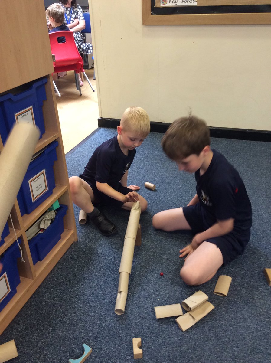 Class3KA_NR's tweet image. We had to find how to join the rolls together so that the marble could pass through! #solvingproblems