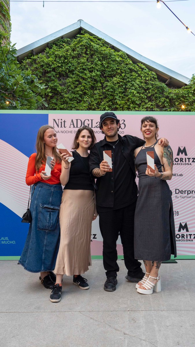 💥Premios #ADGLaus23 en #DiseñoGrafico: 1 plata y 3 bronces para el #iedbarcelona:
🥈El Laus de Plata ha sido para Varvara Godovikoa.
🥉Los Bronces han sido para Alba González Caballer, Xavier Isasti y Dar Rubinstein.

Todos los detalles en el link: 
bit.ly/3oUFzKu