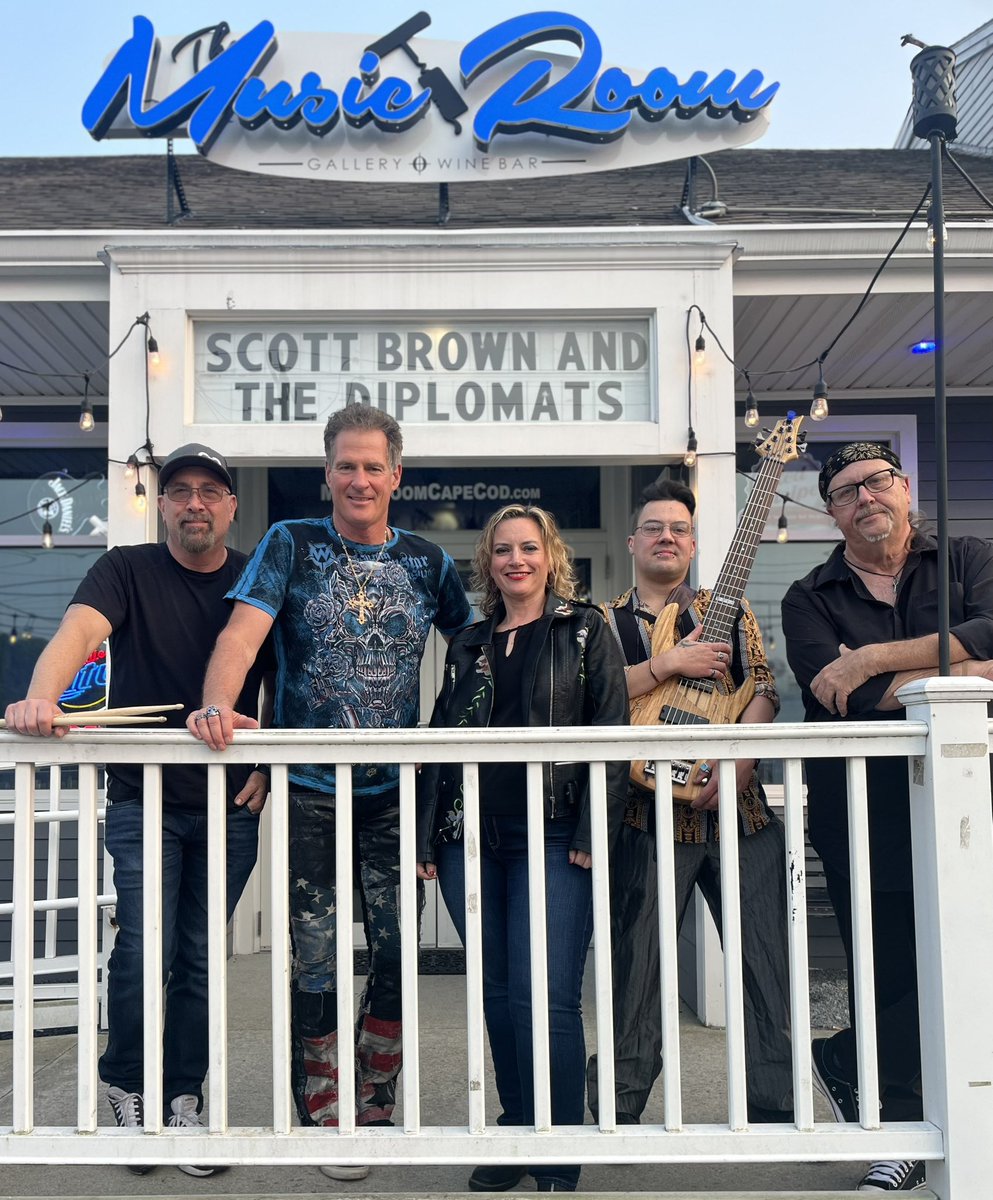 Had a great show last night at The Music Room in West Yarmouth, MA and the fundraising event for @100clubmass. Great venue. We are back in August. Go to @sbrowndiplomats for our performance schedule. 🎤🎸💪🇺🇸