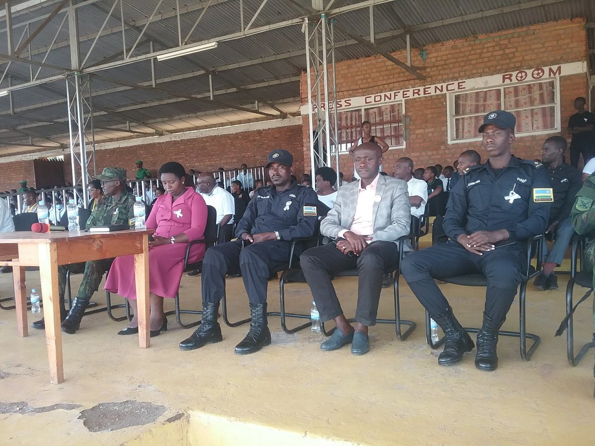 Gihundwee's tweet photo. @Unity_MemoryRw @DrKibiriga @AnnemarieDukuz2 None kuri Stade y'Akarere ka Rusizi mu rwego rw'amashuri yo mu murenge wa Gihundwe @RusiziDistrict habereye gahunda yo Kwibuka ku nshuro ya29 Jenoside yakorewe abatutusi mu Rwanda mu w'1994.Umushyitsi mukuru yari Vice Mayor Af.Sociales https://t.co/sQo4ga4kle