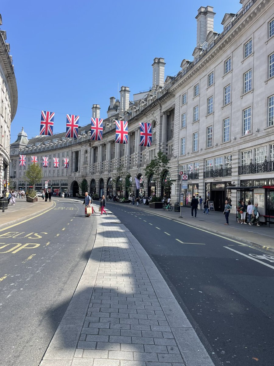 john_prater's tweet photo. October 2015 when @stevecolleycouk was in @RegentStreetMS &amp; visit today , #goodolddays https://t.co/l1lmHUxH9E
