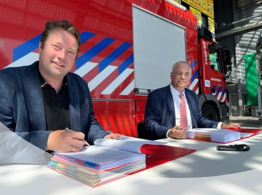 ziegler_nieuws's tweet photo. Contract nieuw schuimblusvoertuig voor de VRU ondertekend

Ziegler  heeft de opdracht gekregen voor levering en opbouw van een schuimblusvoertuig ten behoeve van @vrutrecht . Het voertuig is ter vervanging van het huidige schuimblusvoertuig. 
https://t.co/zVD9wZvo14
#Zieglerpower https://t.co/AgyAygHUGz