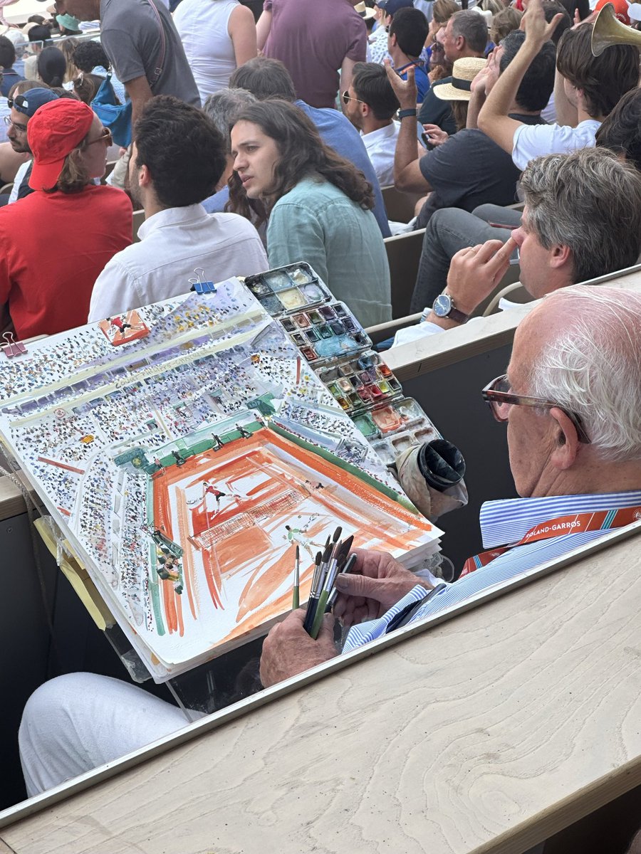 This amazing artist started painting at the beginning of the match. We have not finished two sets of #Djokovic v #Alcaraz and he already has something “Louvre Ready.” 🎨