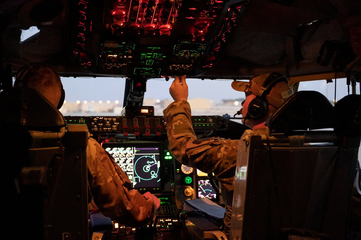 CENTCOMPashtu's tweet photo. دامریکا متحده ایالاتو هوایی ځواک بی ۱ لانسردلومړي ځل لپاره د ایتلافي ملګرو او متحده ایالاتو ترمنځ دګړندیتوب اومتقابل عمل رامینځته کولو ماموریت لپاره له انګلستان څخه منځني ختیځ ته الوتنه ترسره کړه.اودلومړي ځل لپاره یې دسعودي عربستان او اردن دتمرین په ساحه کې څو ډوله وسلې وغورځولې. https://t.co/gEZtxJ44GD