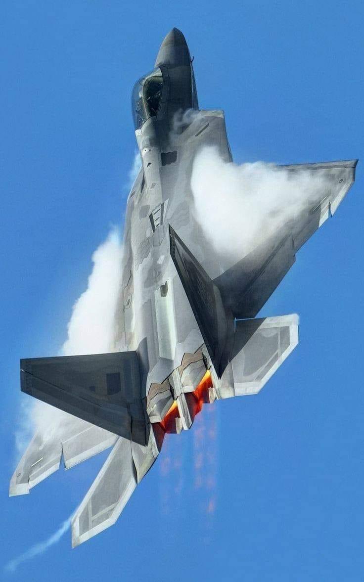 F-22 Raptor pulling high G’s
#F22 #F22Raptor #Stealth #fighterjet #aviationdaily #aviation #USAF #AirForce #military #flying #aircraft