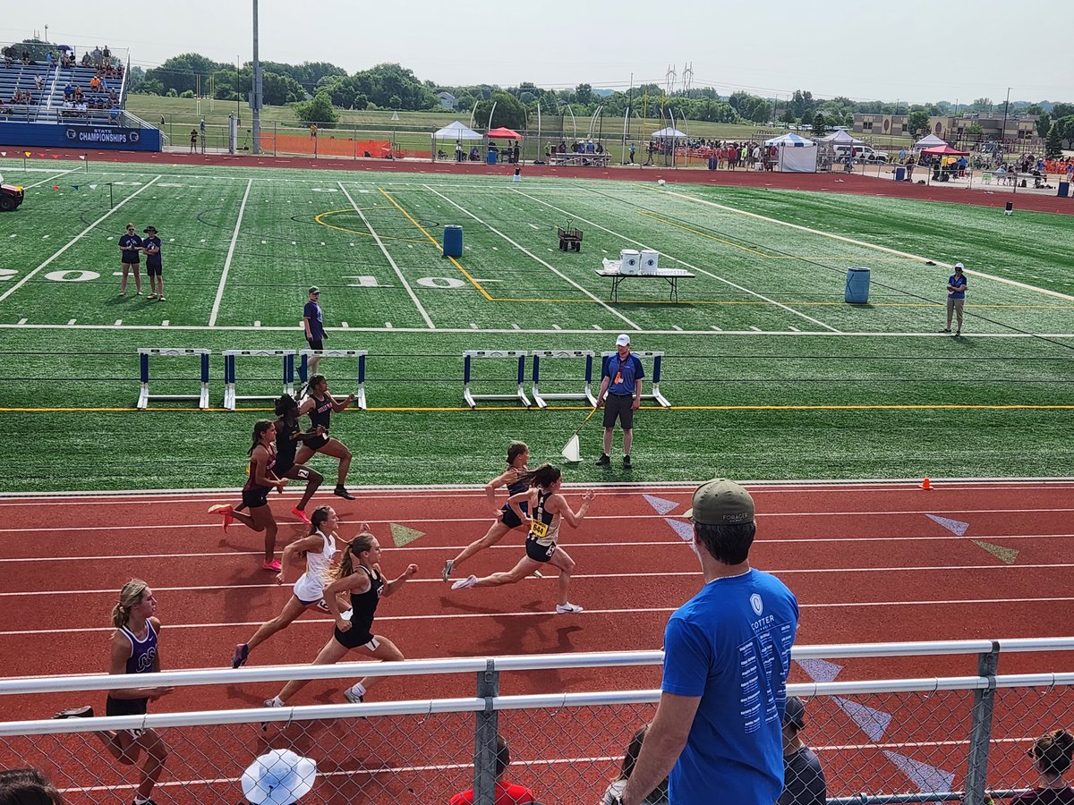 SAVHSActivities's tweet photo. Sierra Halverson in the 100! https://t.co/WtNey9xMQ0