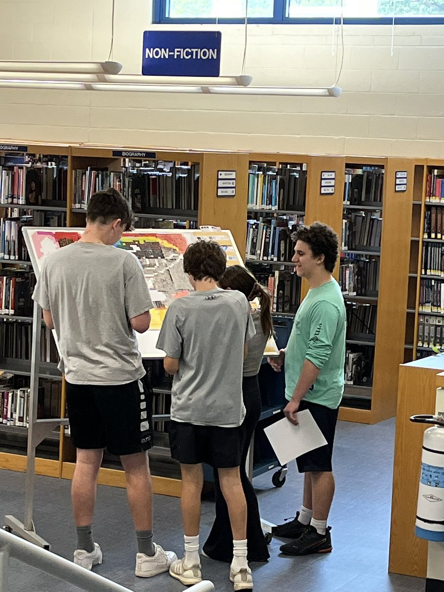 IHHSLibrary's tweet image. The final mosaic of the year has been completed! #Wellness #Collaboration #FunInTheLibrary