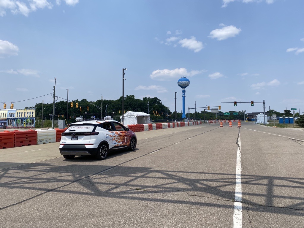SAEIntl's tweet photo. University teams are hard at work for the final day of SAE's AutoDrive Challenge™ II in partnership with @GM! Best of luck to all ten teams on their scored runs of the Highway Challenge and the Intersection Challenge today. #AutoDriveChallenge https://t.co/DR6ZNHIvmV