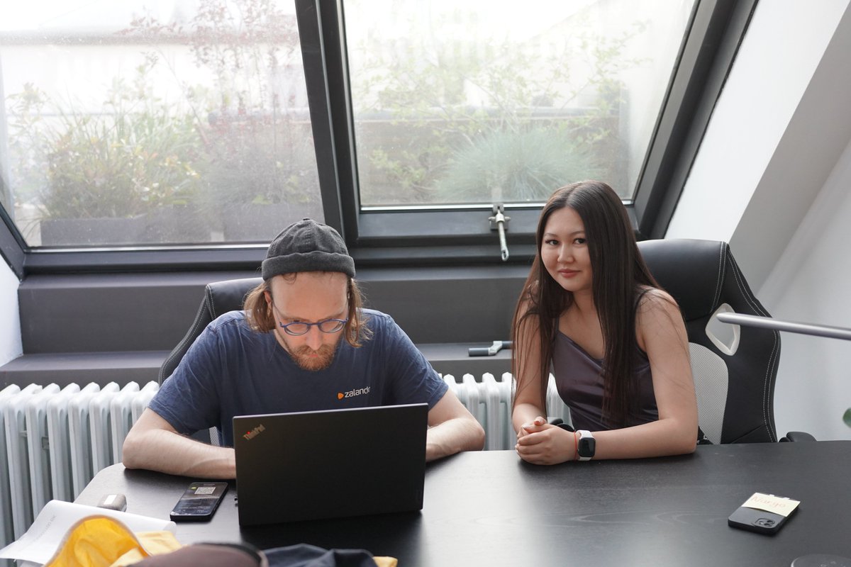 codebarBerlin's tweet image. Big shout out to Afafe & Safia from
@ChainSafeth for hosting our workshop in your amazing office! We had an incredible time learning & networking! Special thanks to @nazarhussain for the excellent intro to the blockchain and for sharing valuable insights! #TechCommunity#Gratitude