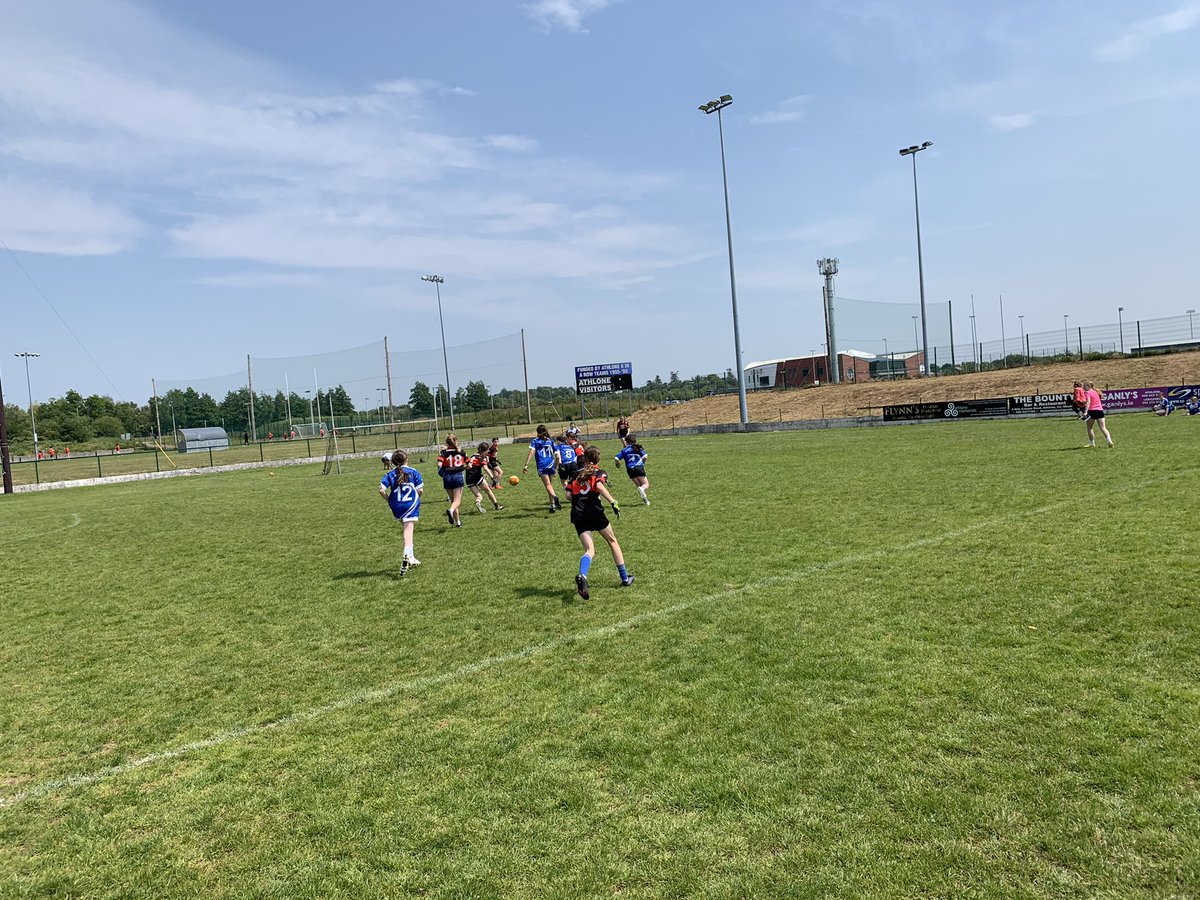 Fantastic day helping @GardaTraffic co ordinate with their Annual GAA blitz day in @AthloneGAA . Coosan National school, Gaelscoil Na Gceithre Maístrí, Athlone Mixed National School, St Oliver Plunkett BNS, and St Brigids Moate all taking part 🏐☀️