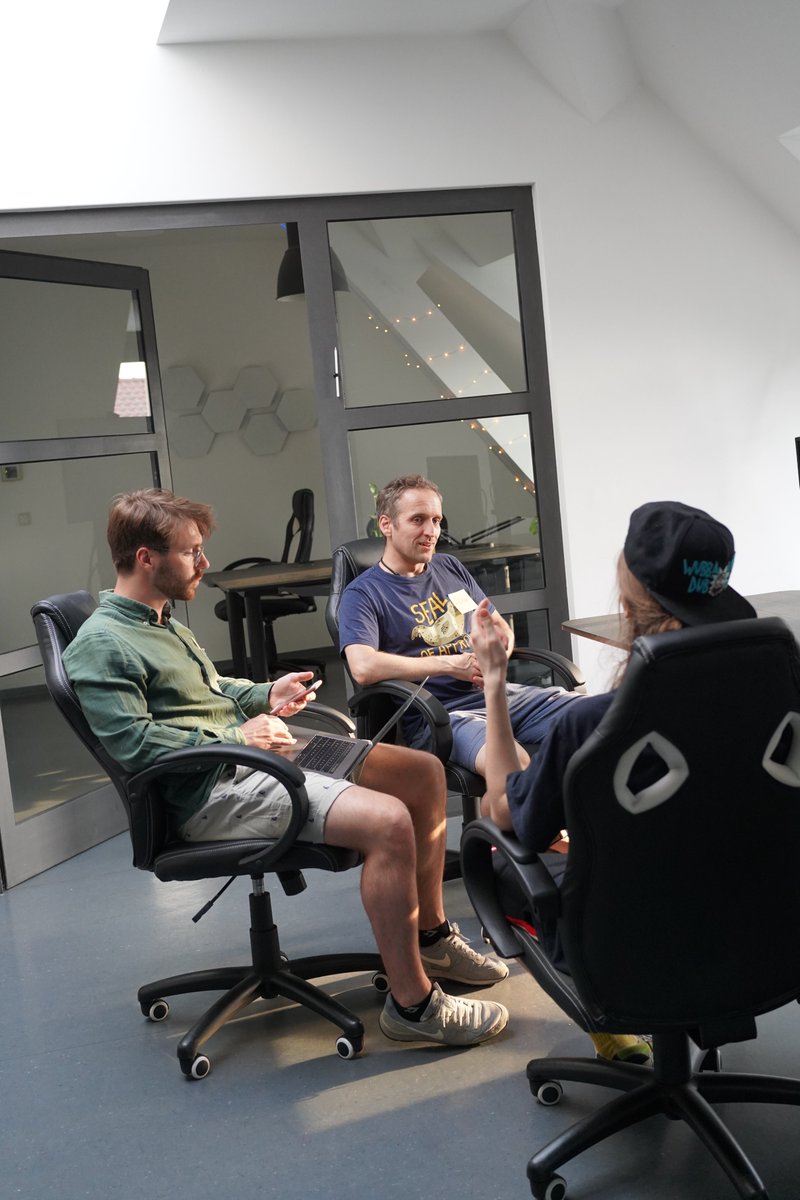 codebarBerlin's tweet image. Big shout out to Afafe & Safia from
@ChainSafeth for hosting our workshop in your amazing office! We had an incredible time learning & networking! Special thanks to @nazarhussain for the excellent intro to the blockchain and for sharing valuable insights! #TechCommunity#Gratitude