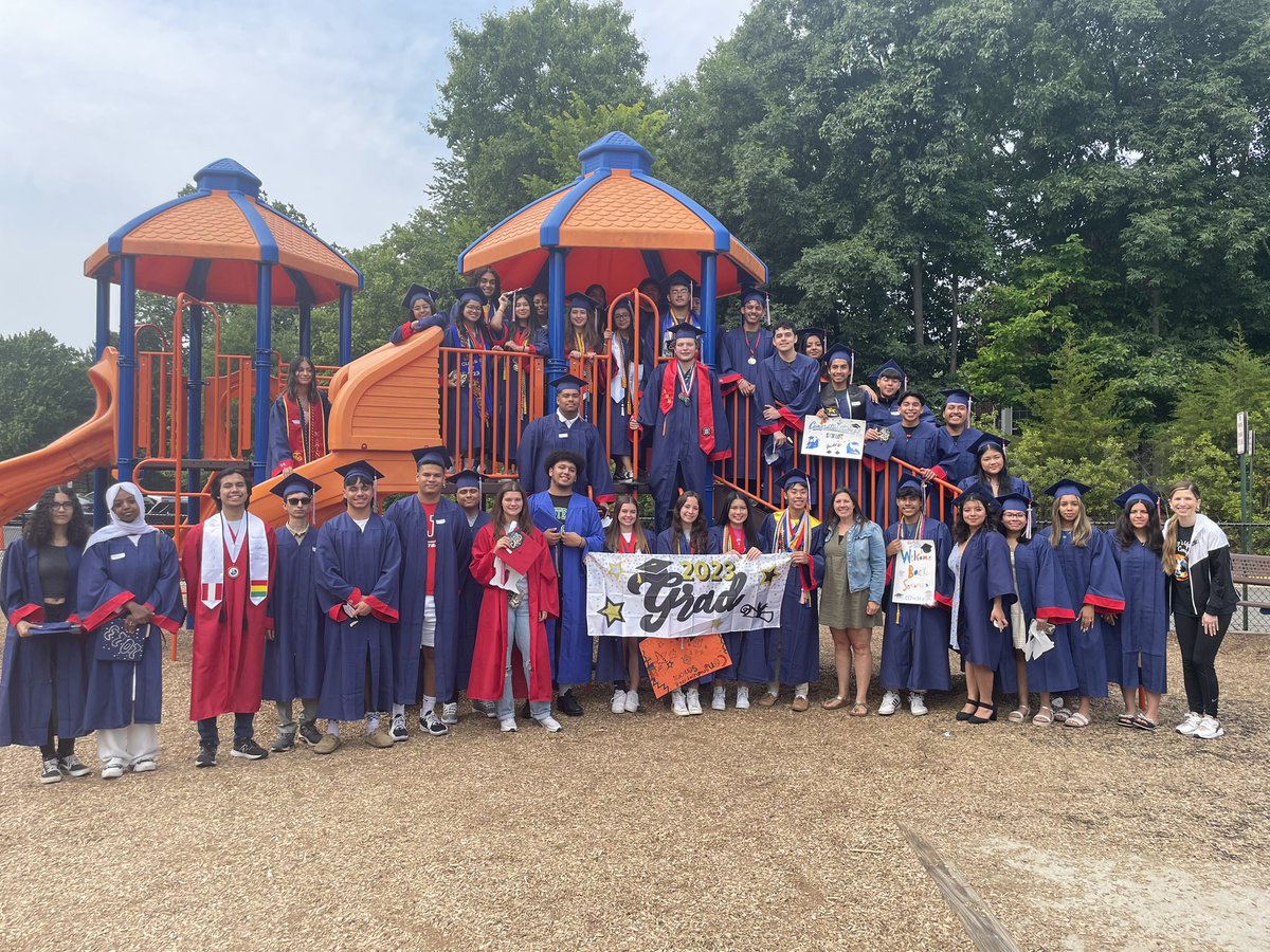 BaileysES_FCPS's tweet photo. Congratulations to the class of 2023 grads! We are so proud of you! #BUpperππ―π§‘ #SeniorWalk https://t.co/q8V2SLY06x