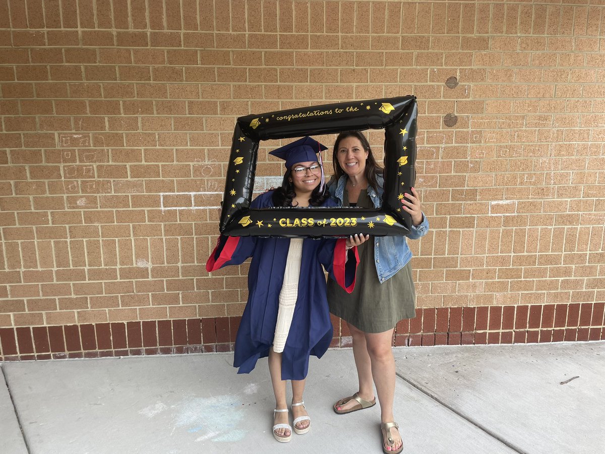 BaileysES_FCPS's tweet photo. Congratulations to the class of 2023 grads! We are so proud of you! #BUpperππ―π§‘ #SeniorWalk https://t.co/q8V2SLY06x