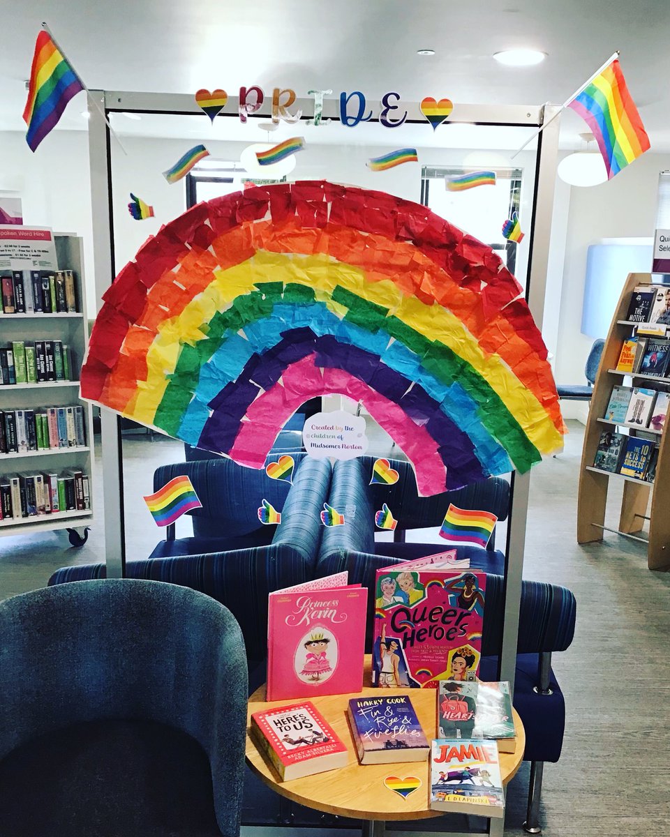 bnes_libraries's tweet image. Happy month of Pride! The children at #MidsomerNortonLibrary did such a good job at making a rainbow, we had to use it in our display! 🌈🌈🌈 #BnesLibraries #LibrariesLive