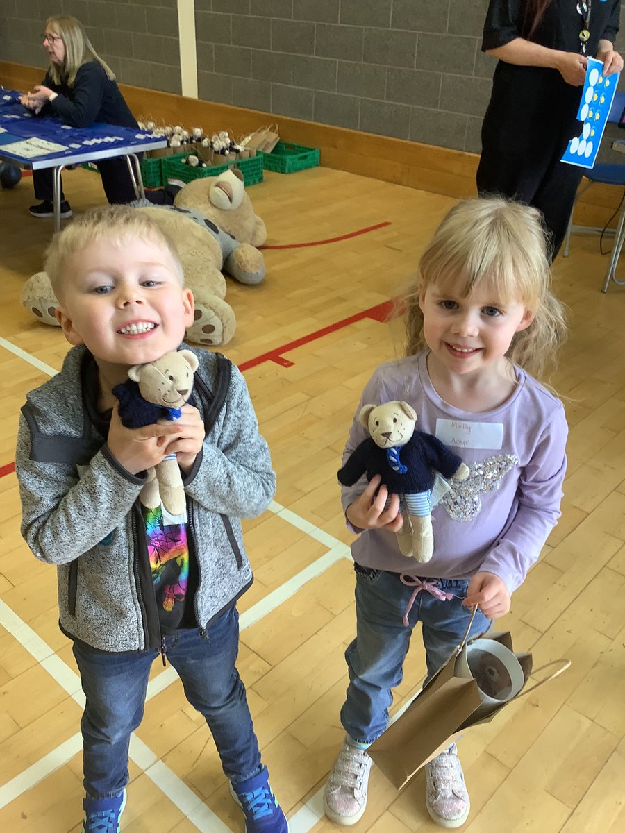 EY_Craig's tweet photo. @LarbertVillage give huge thanks to our amazing community who knitted and crocheted to help Bert our LarBert bear get his babies in school uniform this year! Our new primary one children were delighted. #LVPSTransition #BearsMakeLifeBetter #LVPSCommunity https://t.co/86Vzu62NL7