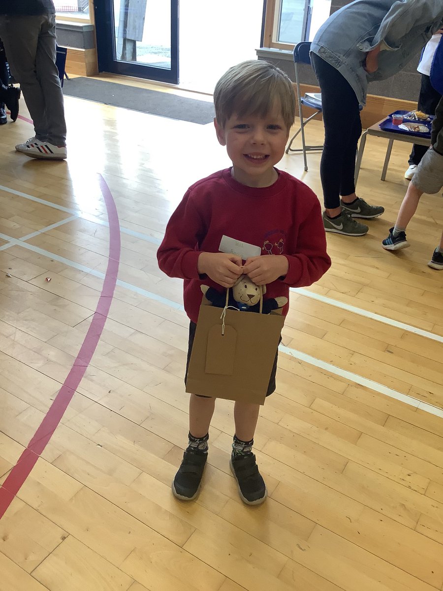 EY_Craig's tweet photo. @LarbertVillage give huge thanks to our amazing community who knitted and crocheted to help Bert our LarBert bear get his babies in school uniform this year! Our new primary one children were delighted. #LVPSTransition #BearsMakeLifeBetter #LVPSCommunity https://t.co/86Vzu62NL7