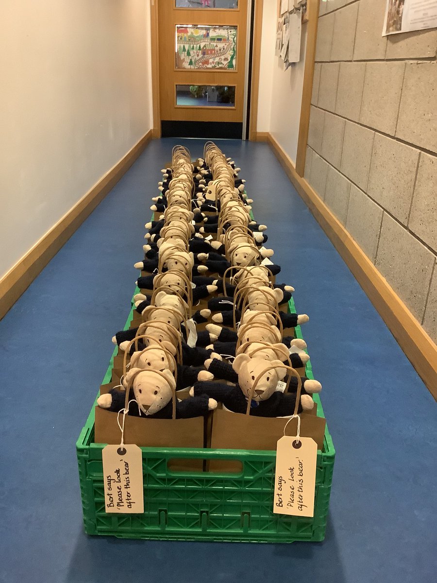 EY_Craig's tweet photo. @LarbertVillage give huge thanks to our amazing community who knitted and crocheted to help Bert our LarBert bear get his babies in school uniform this year! Our new primary one children were delighted. #LVPSTransition #BearsMakeLifeBetter #LVPSCommunity https://t.co/86Vzu62NL7